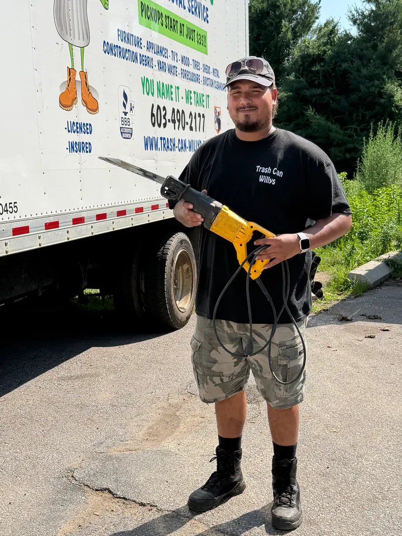 Marcos Rosas, Crew at Trash Can Willy's